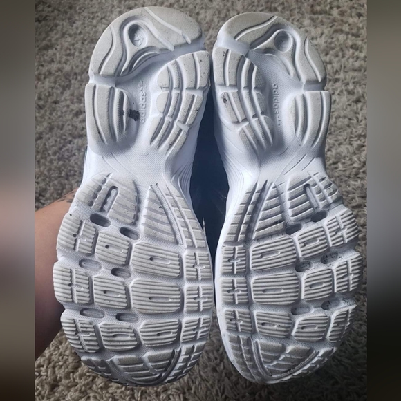 Hello Kitty Shoes 😺 ❤ - Picture 6 of 7